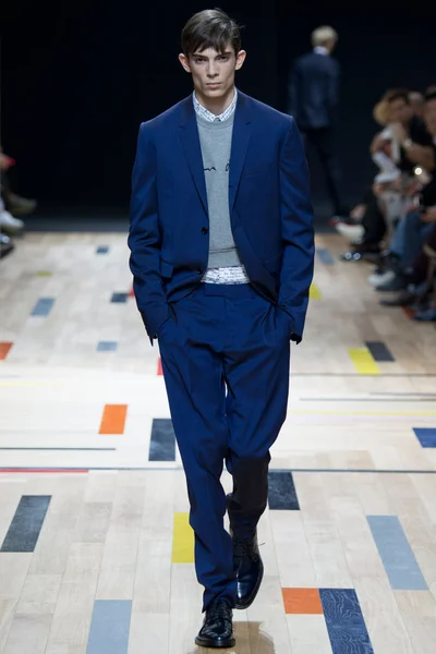 Look 15